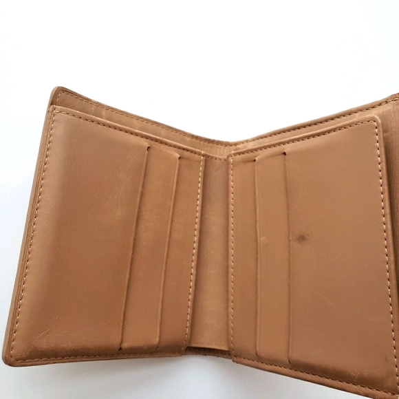 Authentic Louis Vuitton Vernis Compact Wallet - Picture 6 of 16